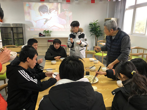 吃饺子_副本.jpg 吃饺子_副本.jpg