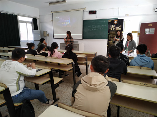 有意向学生与企业交流_副本.jpg 有意向学生与企业交流_副本.jpg