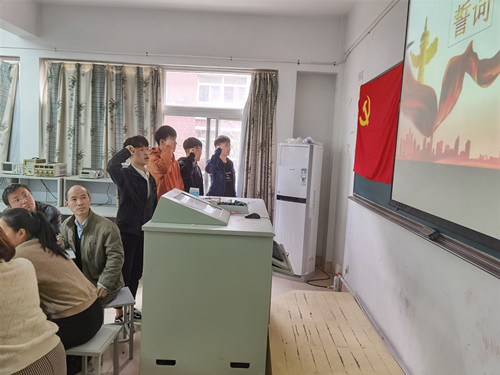 党支部大会2_副本.jpg 党支部大会2_副本.jpg
