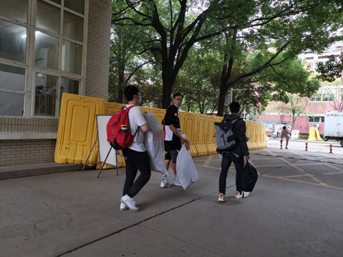 毕业生离校3_副本.jpg