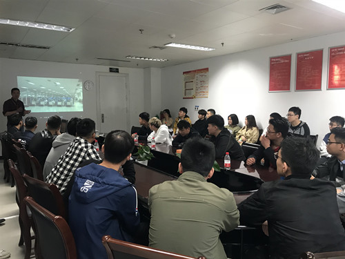 中电十四所领导给同学们作介绍_副本.jpg