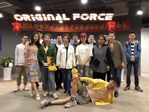 学生们参观原力制作部.jpg 学生们参观原力制作部.jpg