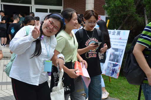 报到完毕的新生.jpg 报到完毕的新生.jpg