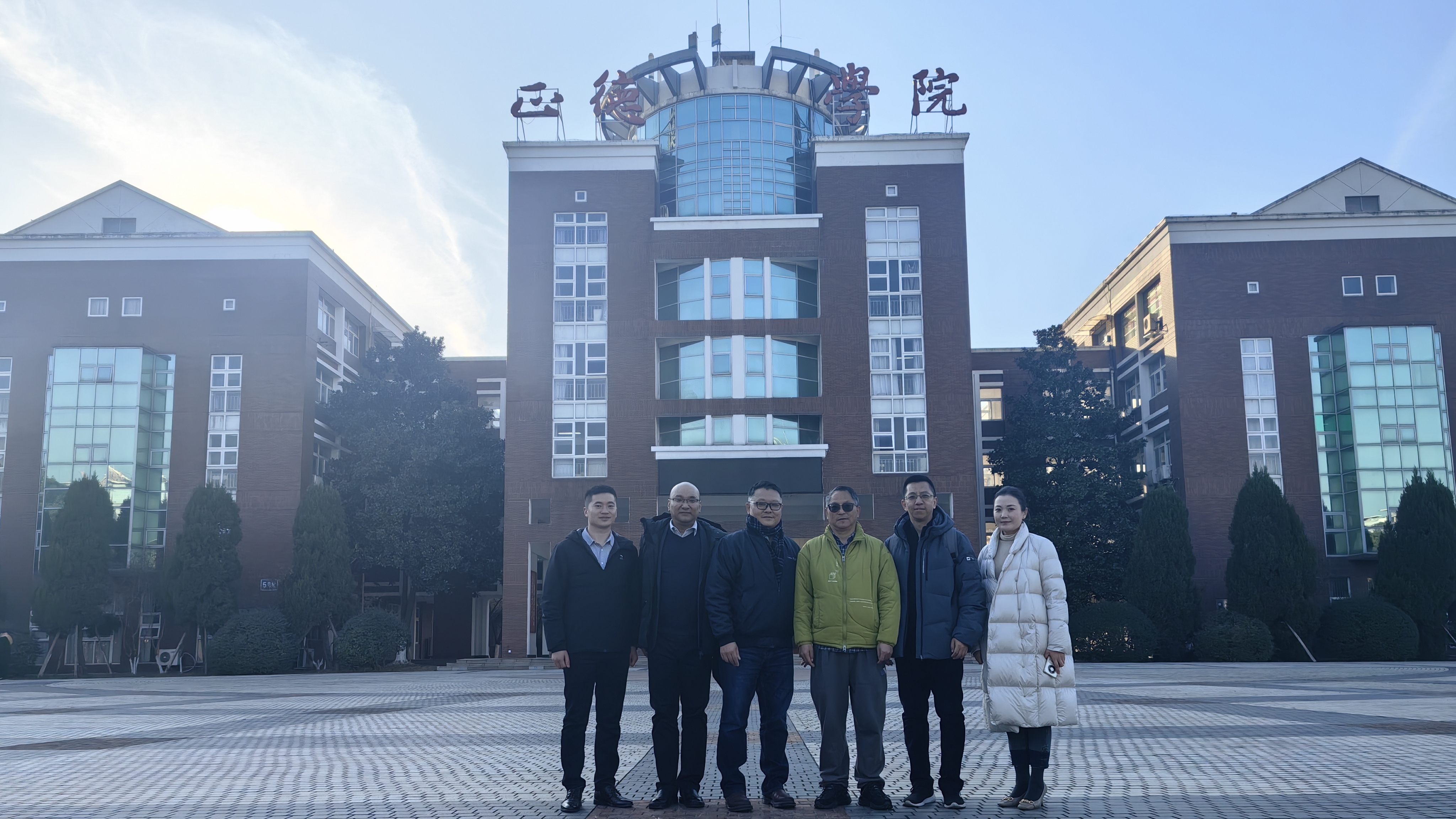 新西兰航空学院领导来我院参观访问