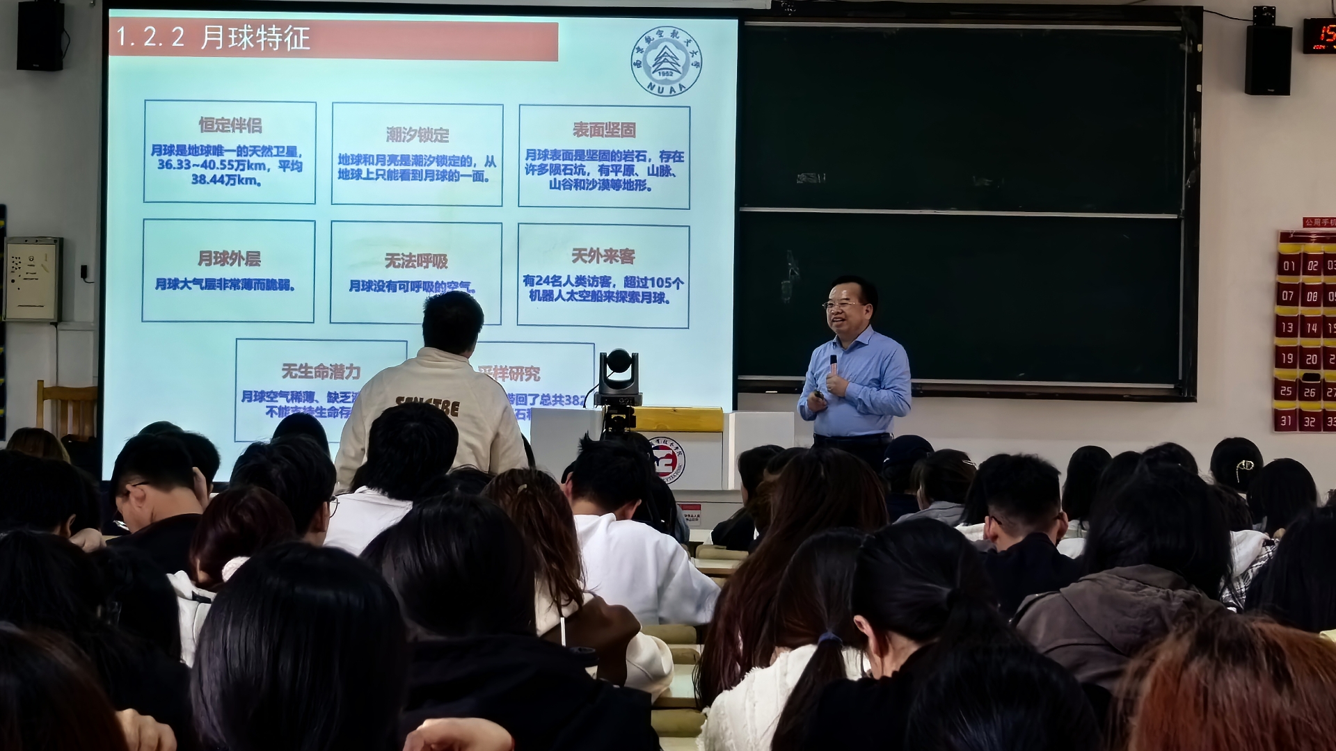 学生积极回答问题_副本.jpg 学生积极回答问题_副本.jpg