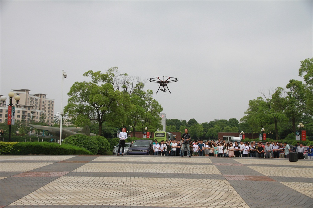 1无人机飞行表演.JPG