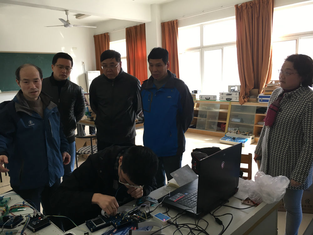 图七 电子产品设计组.JPG